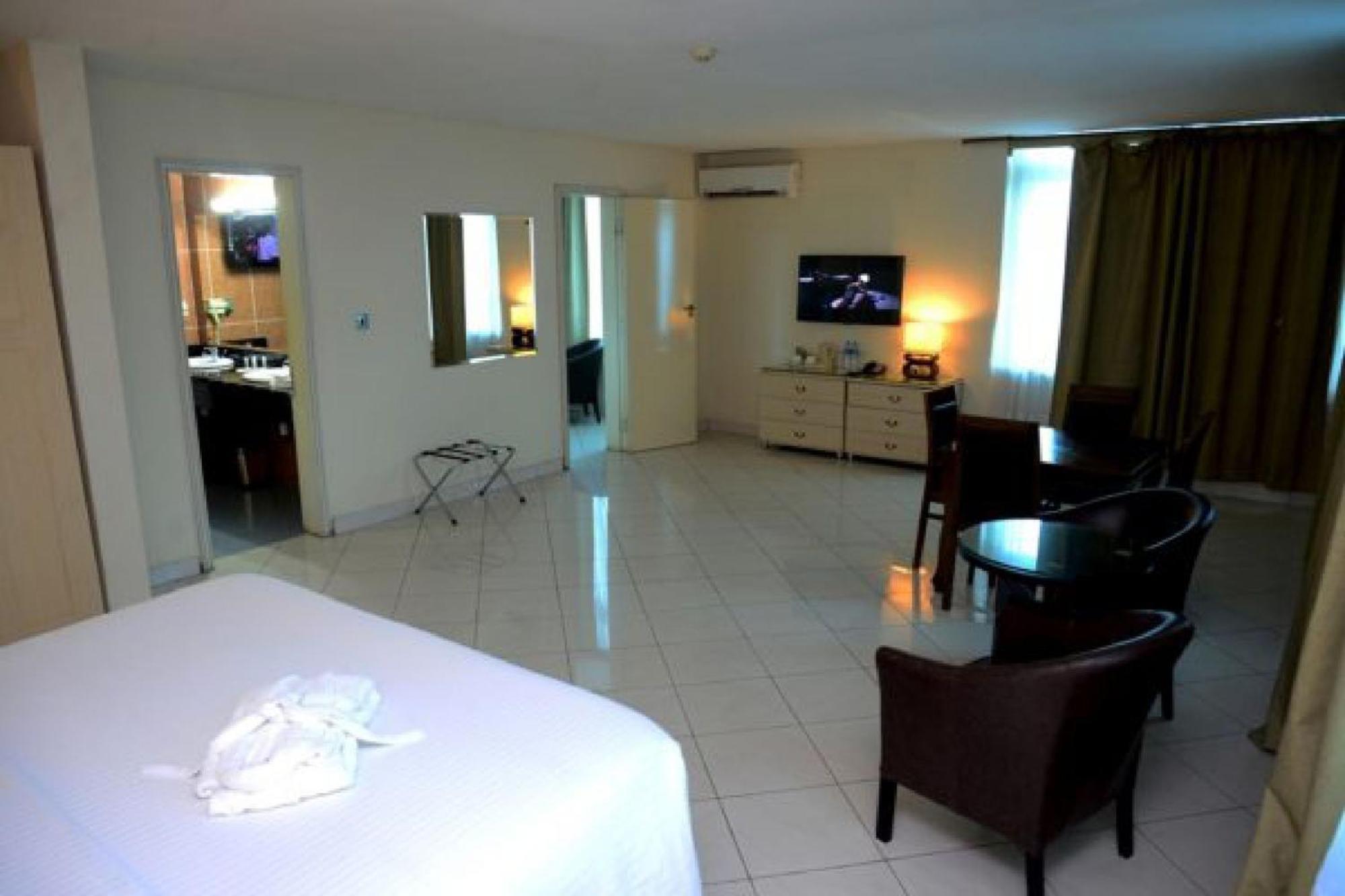 Room In Lodge - Golden Royale Hotel Enugu Exterior photo