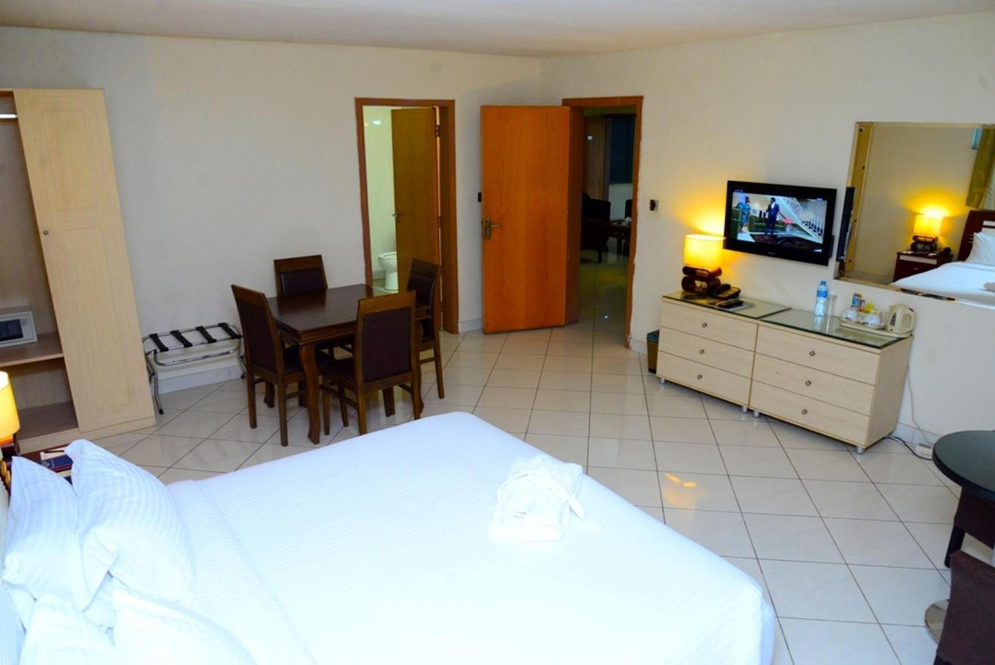 Room In Lodge - Golden Royale Hotel Enugu Exterior photo