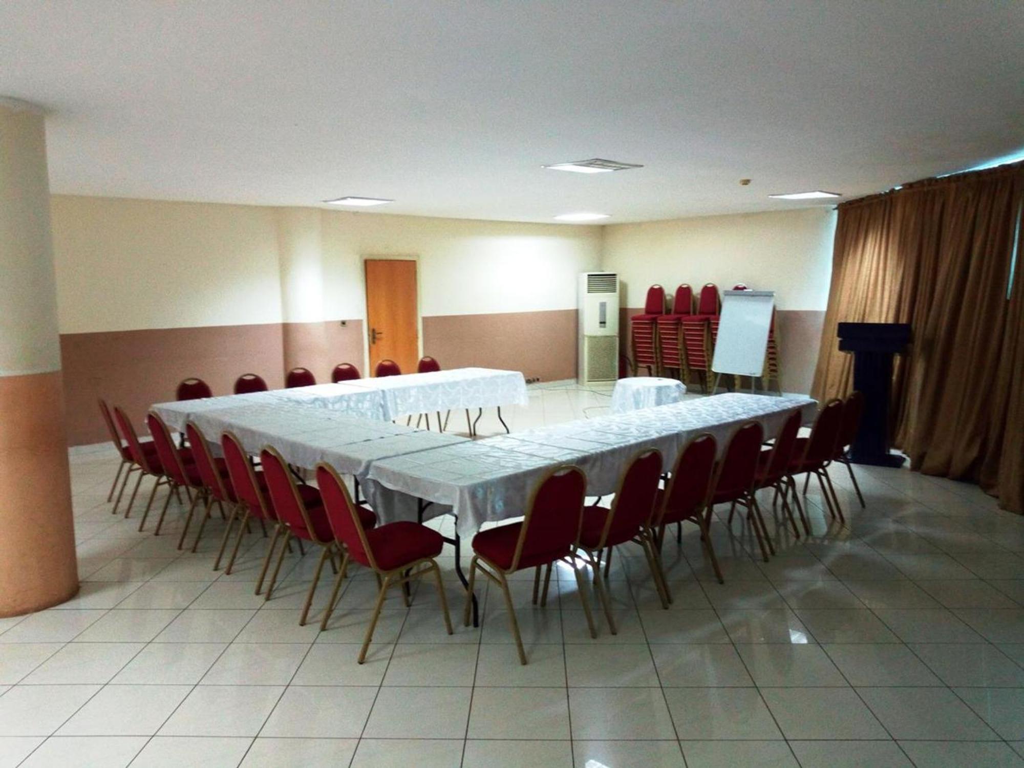 Room In Lodge - Golden Royale Hotel Enugu Exterior photo